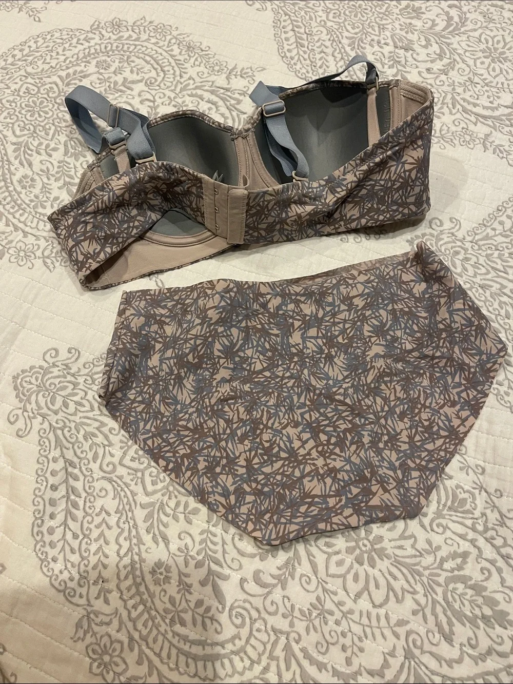 Leonisa 36D Printed Underwire Bra & High-Waist Brief Set in Taupe and Gray - Picture 3 of 3